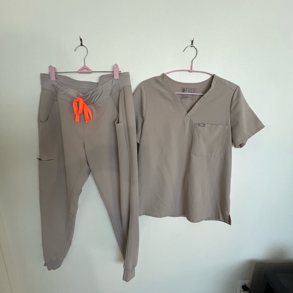 Figs Taupe Scrub Top